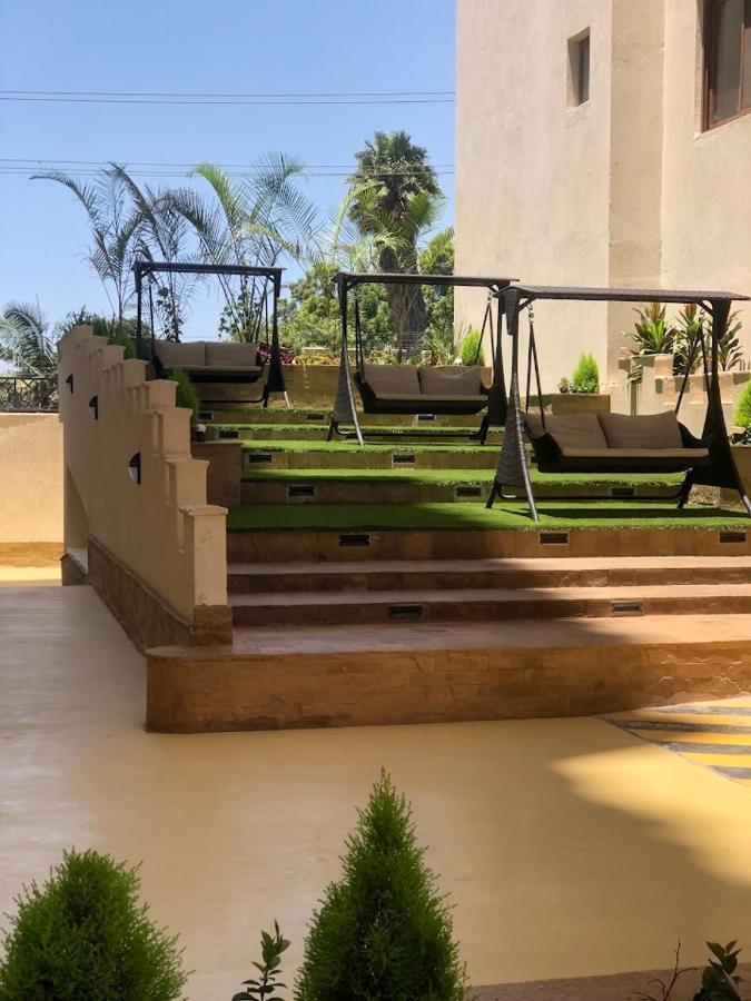 Kandiz Queendom Nairobi Bagian luar foto