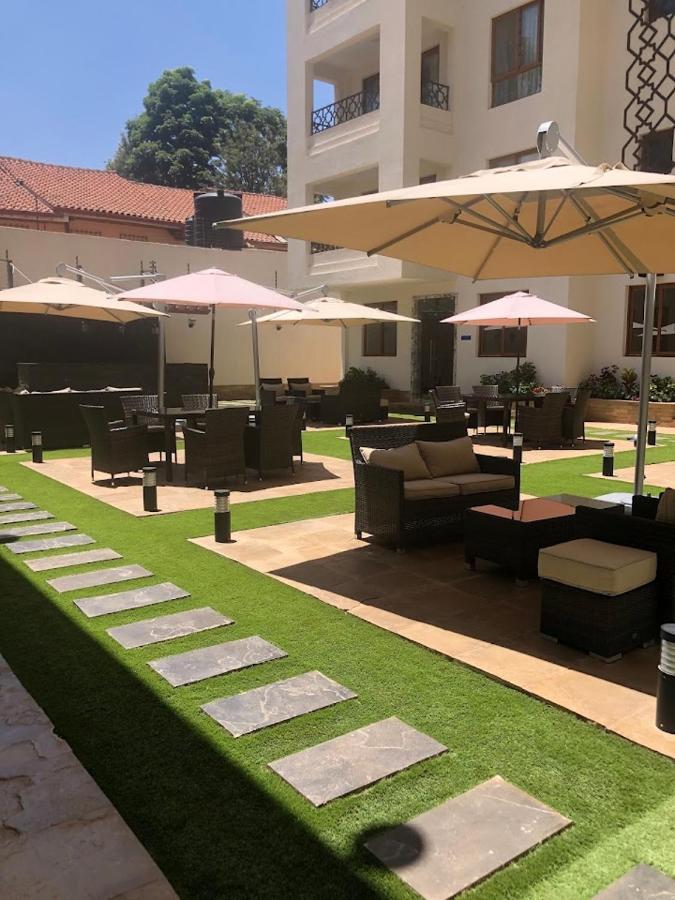 Kandiz Queendom Nairobi Bagian luar foto